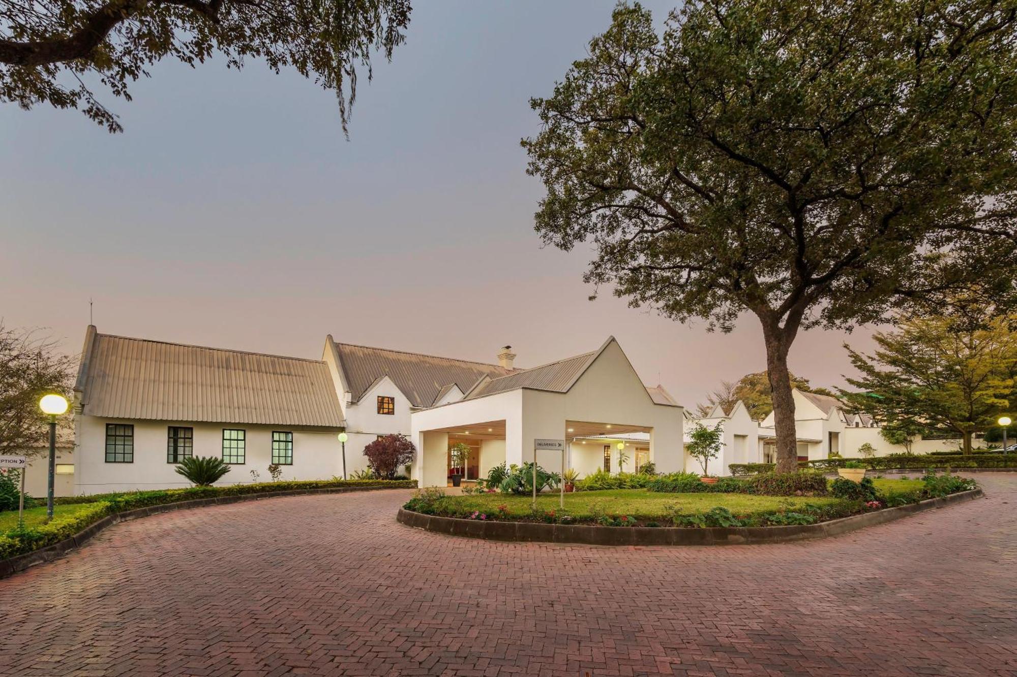 Protea Hotel by Marriott Chingola Esterno foto