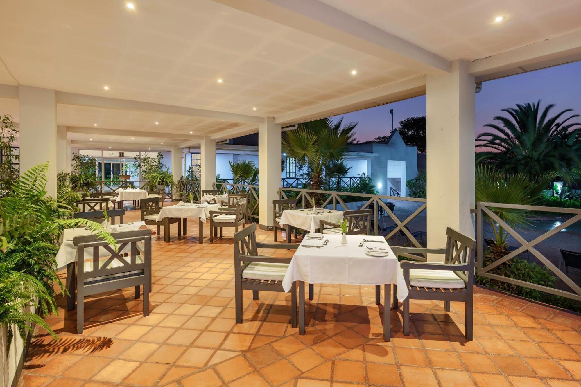 Protea Hotel by Marriott Chingola Esterno foto