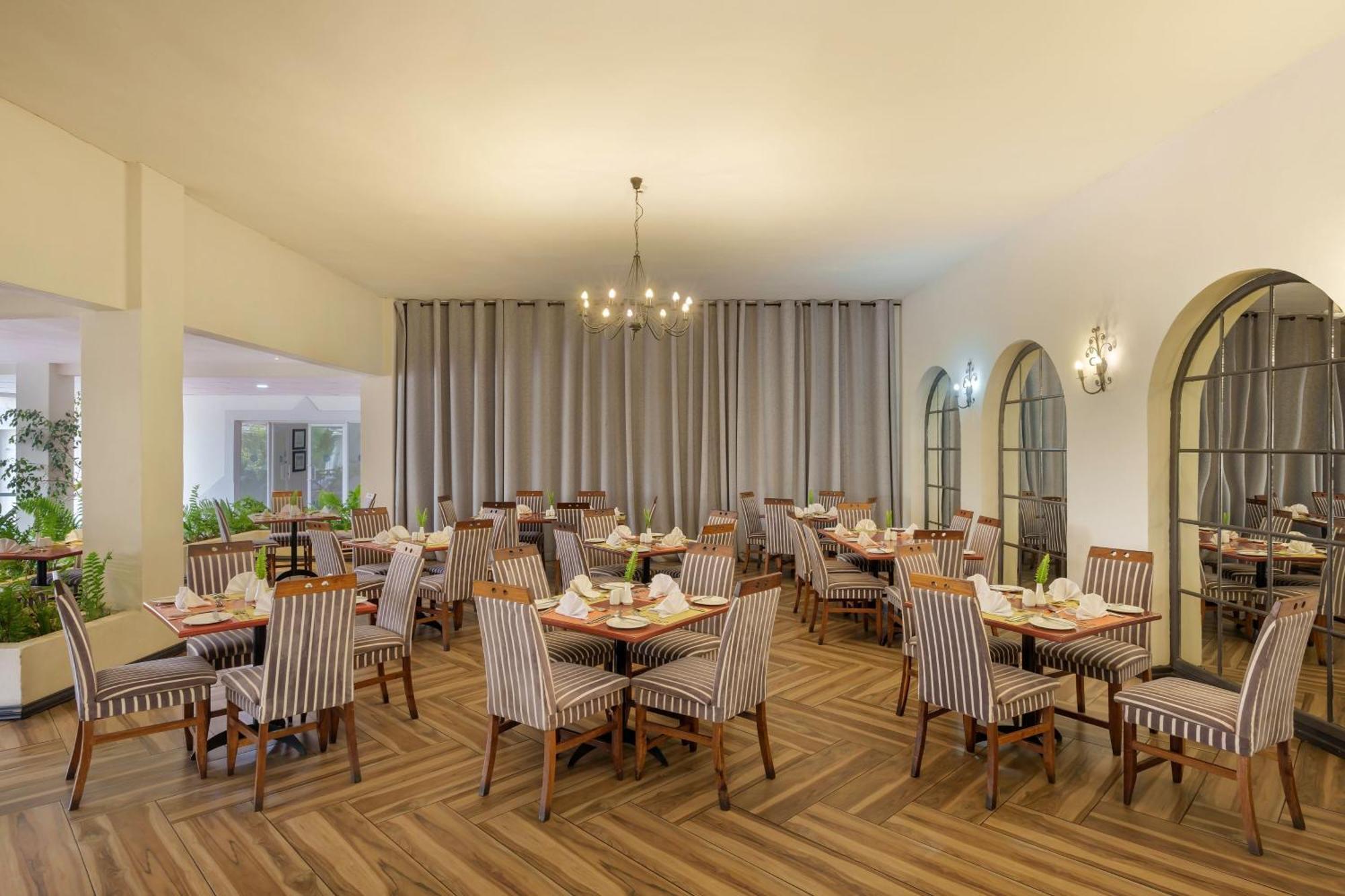Protea Hotel by Marriott Chingola Esterno foto