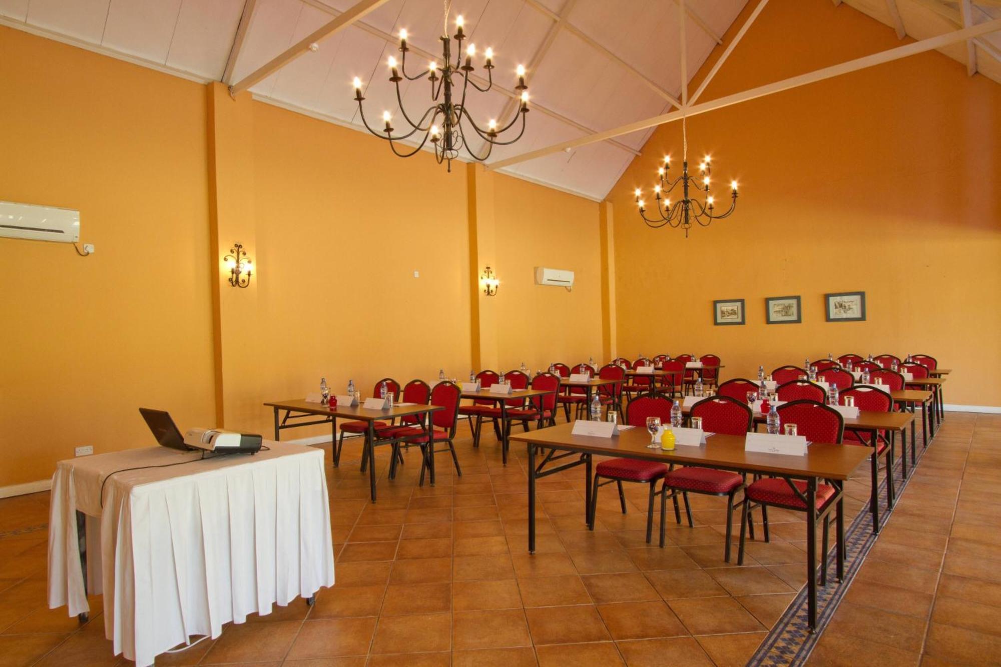 Protea Hotel by Marriott Chingola Esterno foto