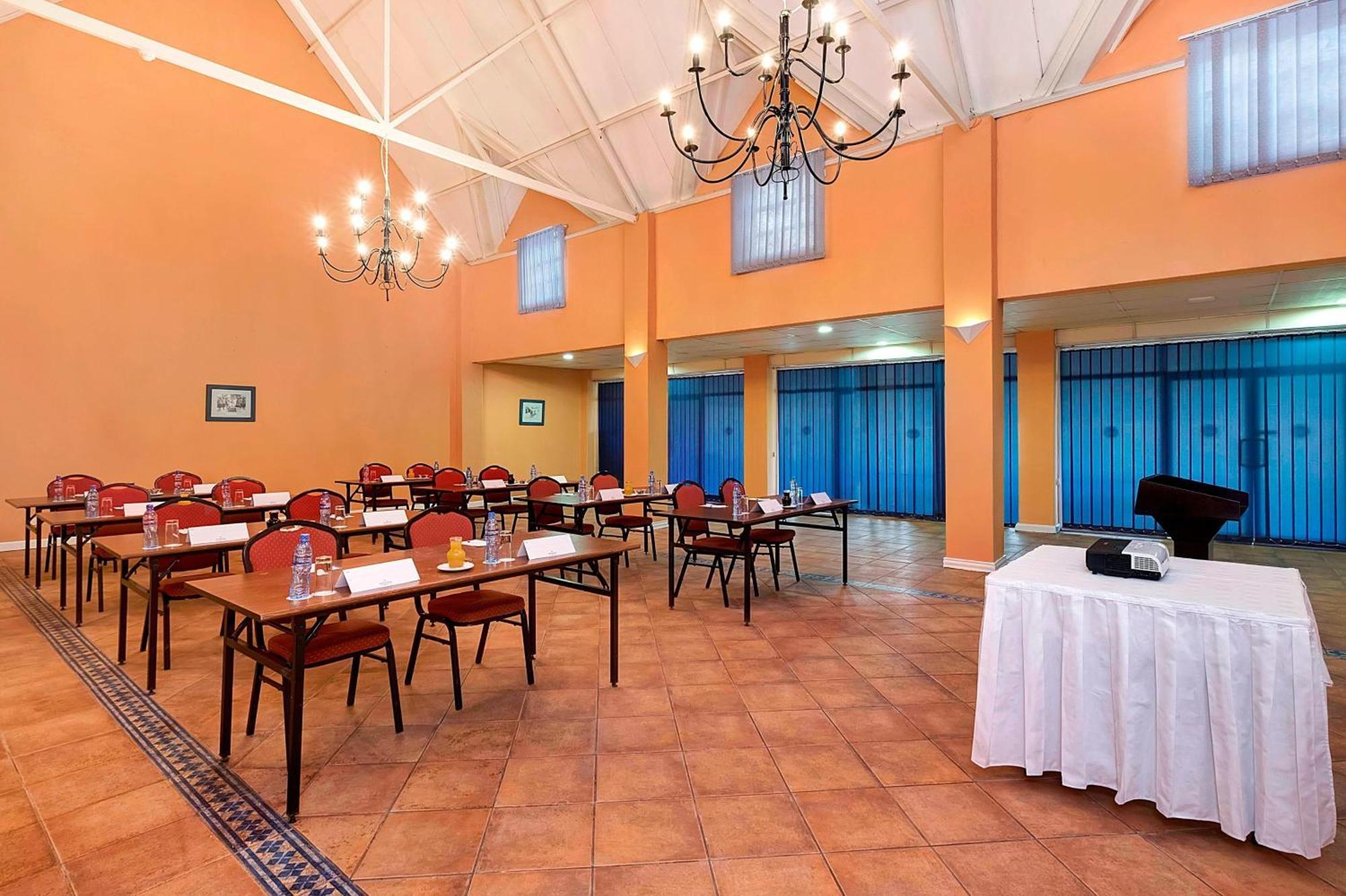 Protea Hotel by Marriott Chingola Esterno foto