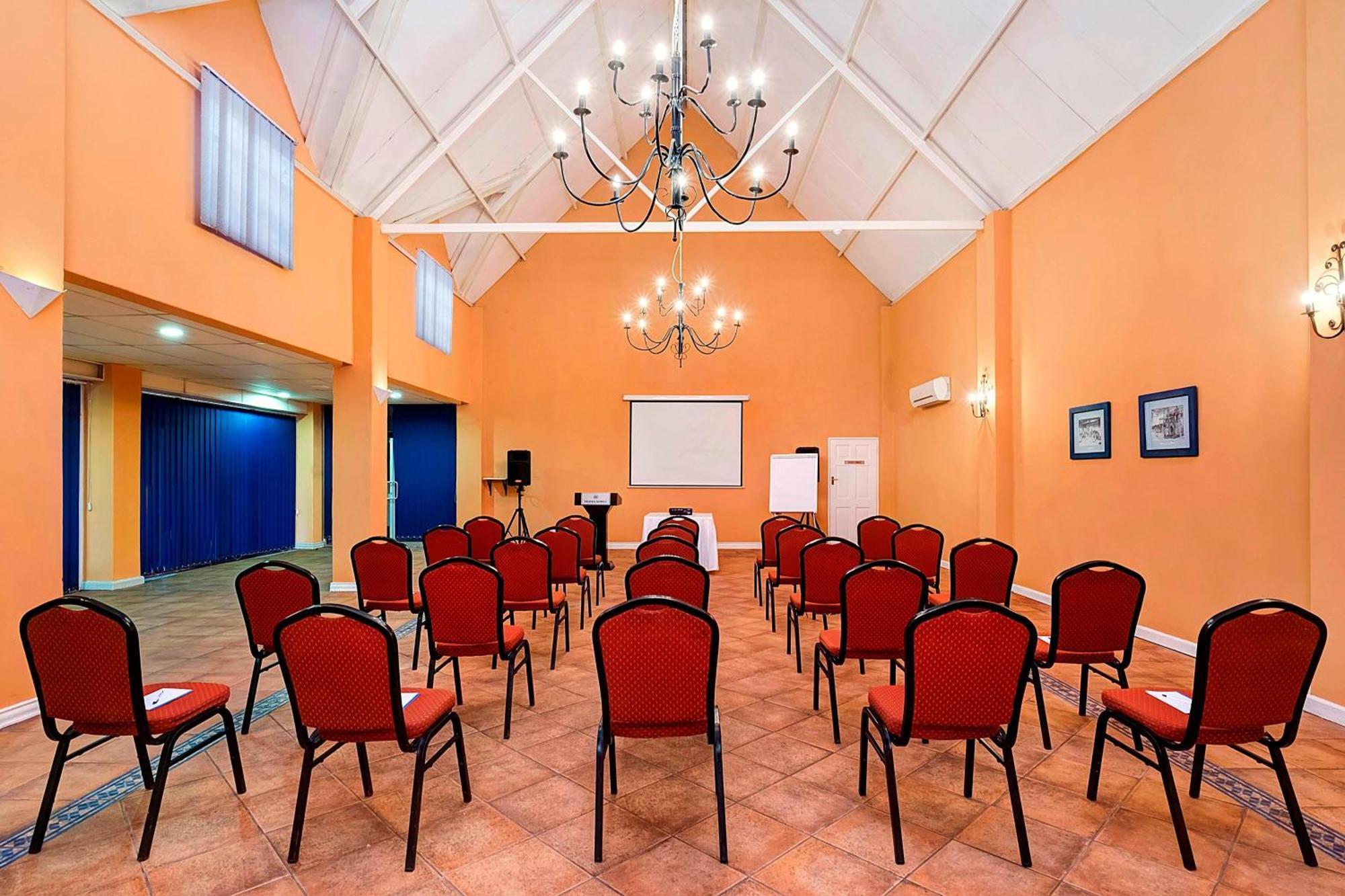 Protea Hotel by Marriott Chingola Esterno foto